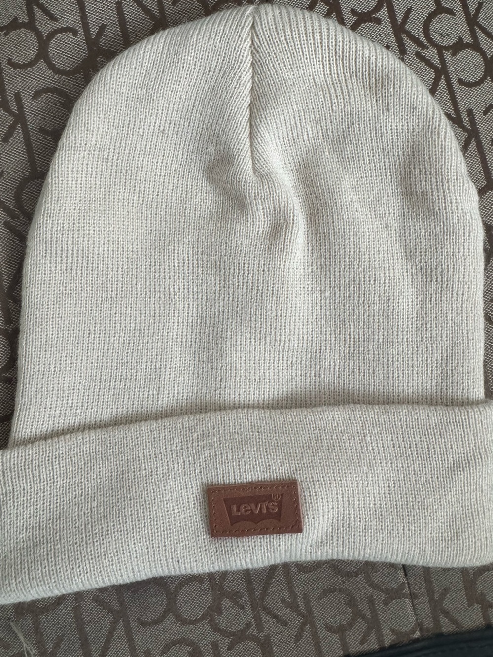 Levi's Unisex-Adult All Season Comfy Leather Logo Patch Cuffed Hero Beanie